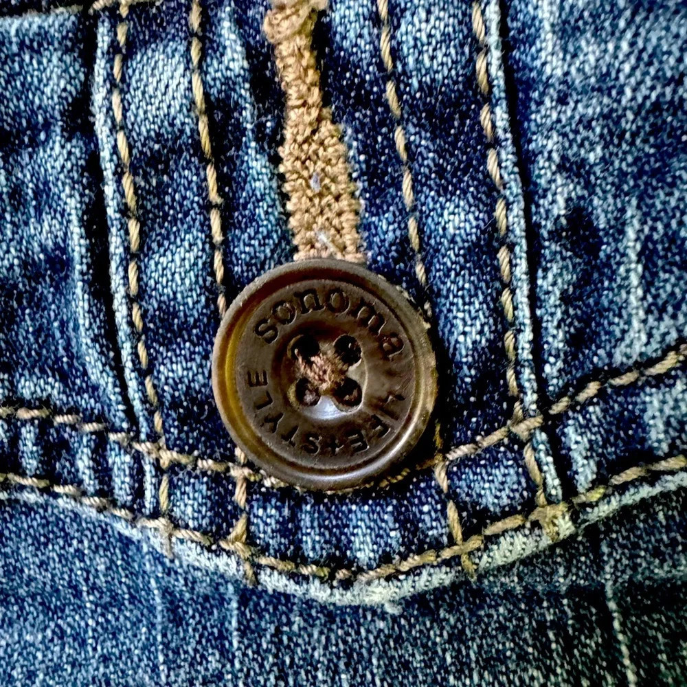 Sonoma 10 Lifestyle Original Shorts w/cuffed hem & button accents. Distressed. - Picture 8 of 9